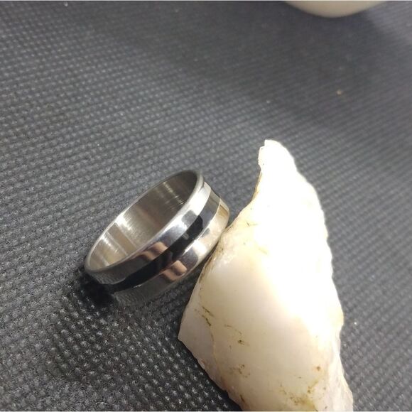 Stainless steel new ring size 6 silver with black unisex 🌟 - Picture 2 of 2